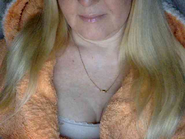 BlondyVio webcam