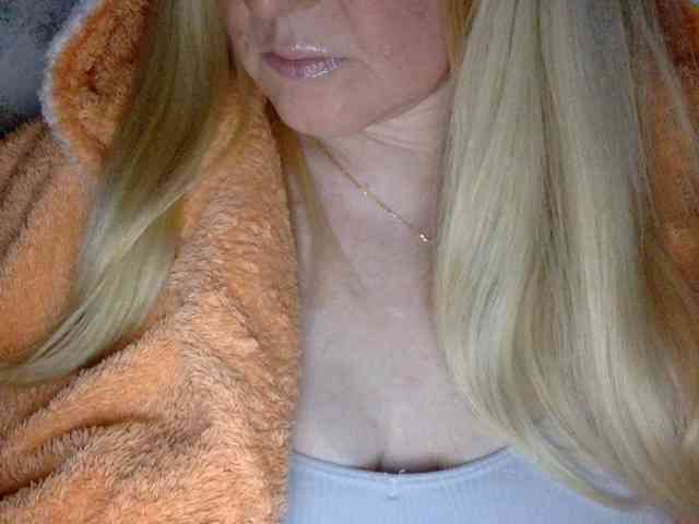 BlondyVio webcam