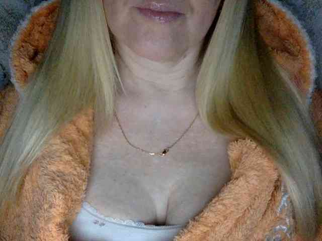 BlondyVio webcam
