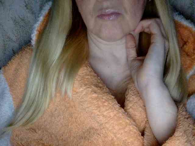 BlondyVio webcam