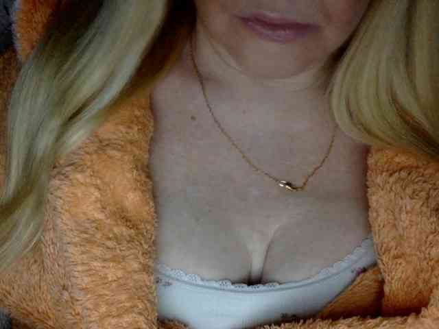 BlondyVio webcam