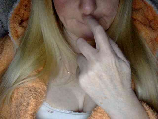 BlondyVio webcam