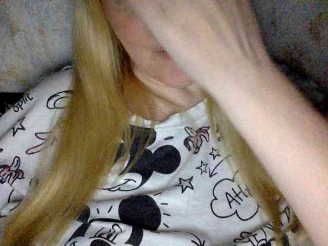 BlondyVio webcam