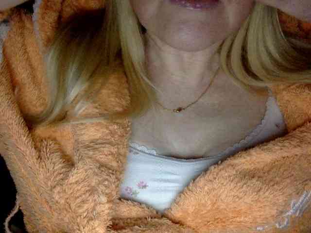 BlondyVio webcam