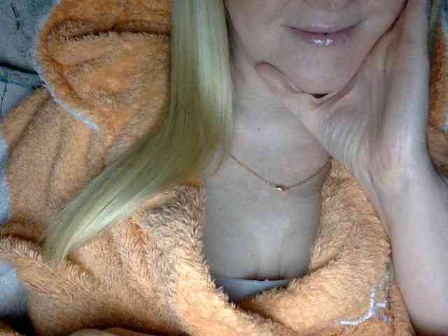 BlondyVio webcam