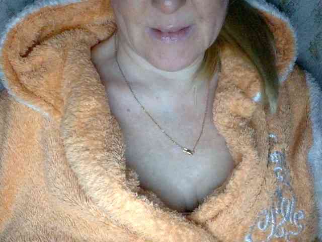 BlondyVio Live Webcam on BongaCams