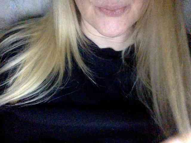BlondyVio webcam