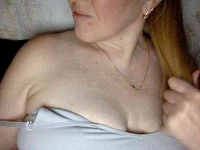 BlondyVio webcam