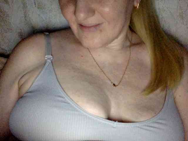 BlondyVio webcam