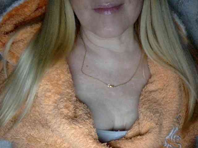 BlondyVio webcam