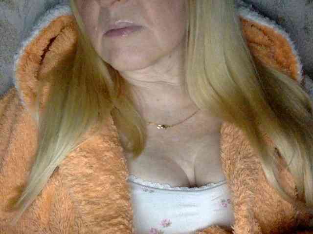 BlondyVio webcam