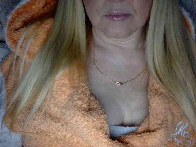 BlondyVio webcam