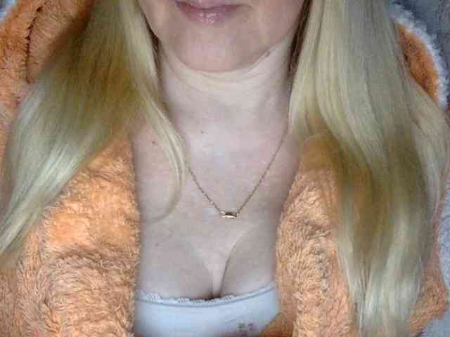 BlondyVio webcam