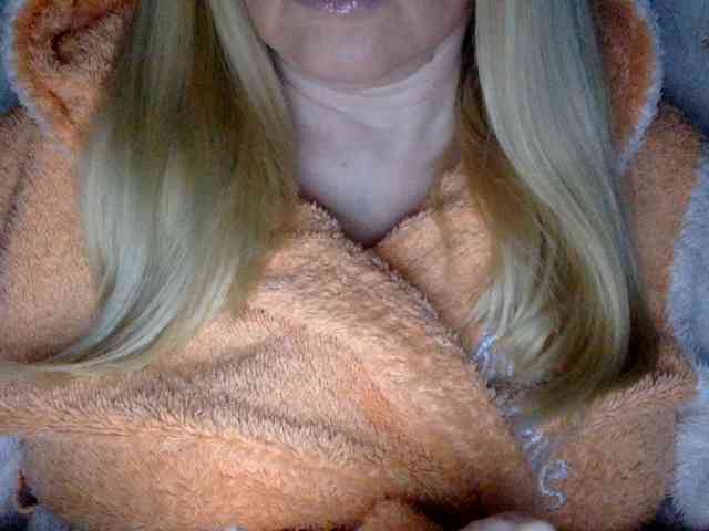 BlondyVio webcam