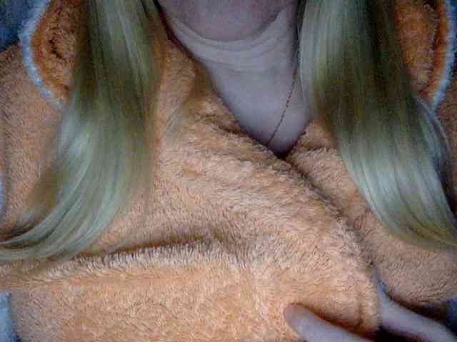 BlondyVio webcam