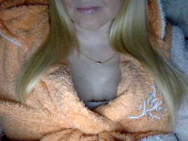 BlondyVio webcam