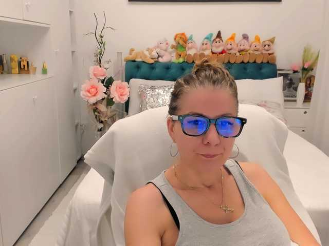 SalomeJade's BongaCams show and profile