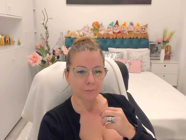 SalomeJade's BongaCams show and profile