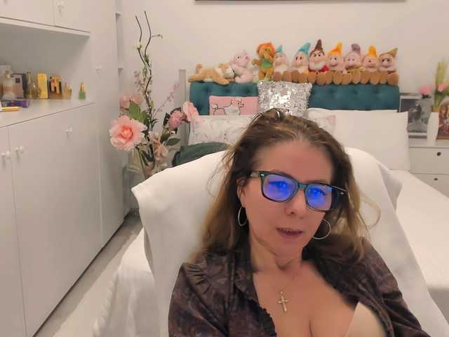 SalomeJade's BongaCams show and profile