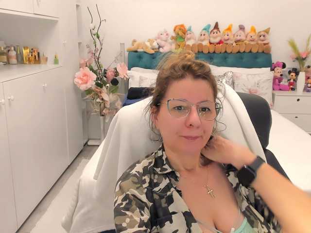 SalomeJade's BongaCams show and profile