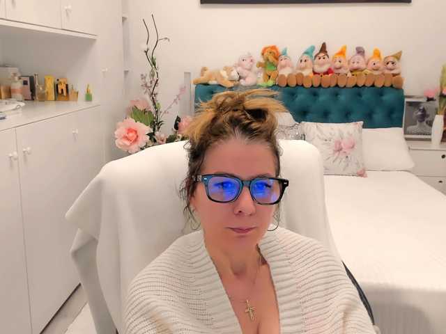 SalomeJade's BongaCams show and profile