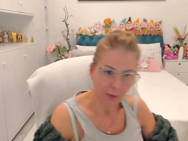 SalomeJade's BongaCams show and profile