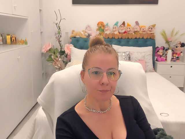 SalomeJade's BongaCams show and profile