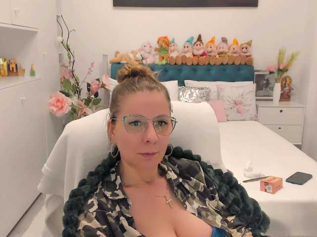 SalomeJade's BongaCams show and profile