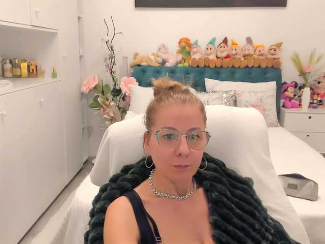 SalomeJade's BongaCams show and profile