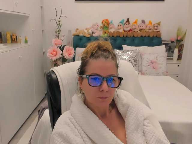 SalomeJade's BongaCams show and profile