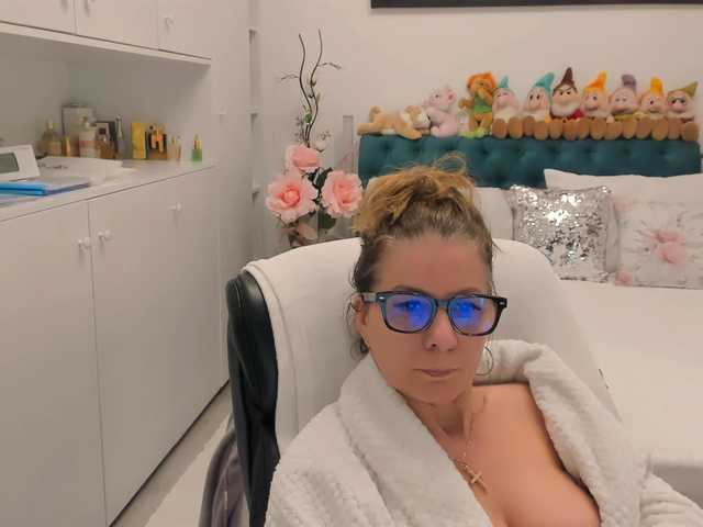 SalomeJade's BongaCams show and profile