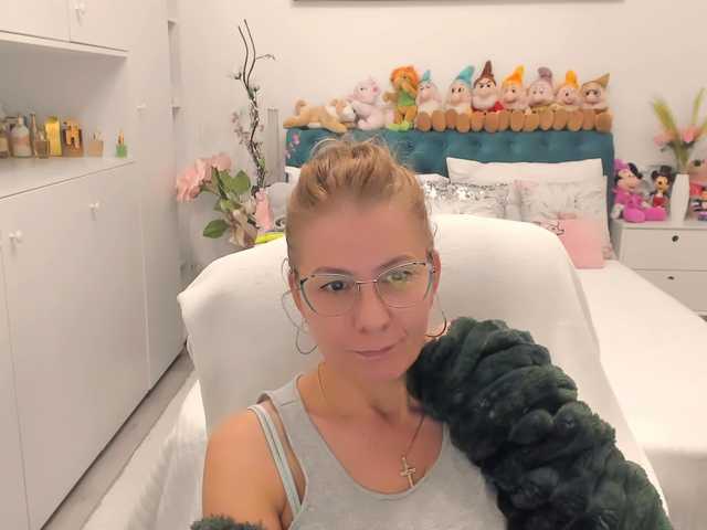 SalomeJade's BongaCams show and profile