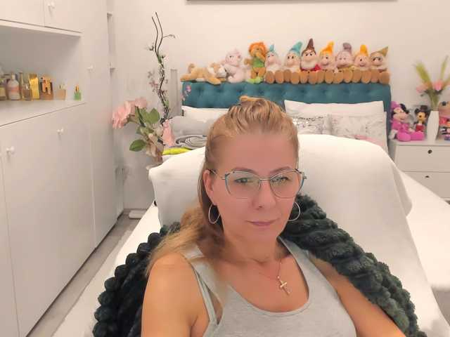 SalomeJade's BongaCams show and profile