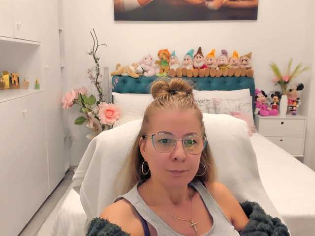 SalomeJade's BongaCams show and profile