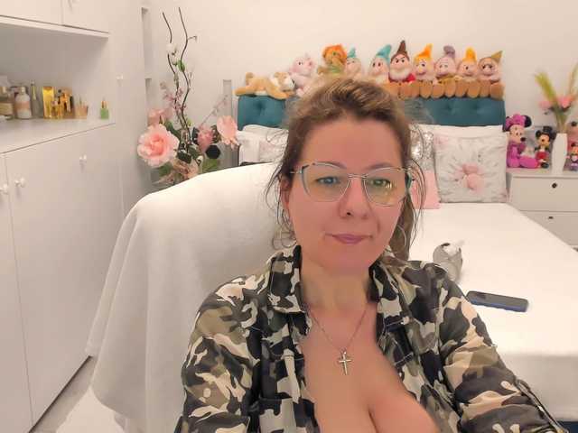 SalomeJade's BongaCams show and profile