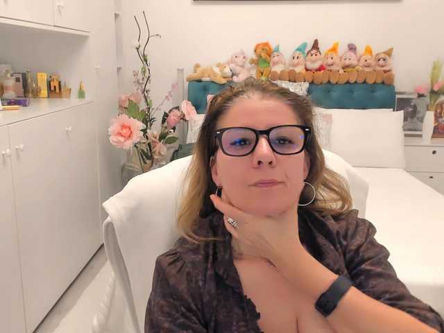 SalomeJade's BongaCams show and profile