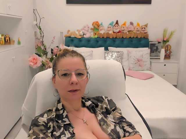 SalomeJade's BongaCams show and profile