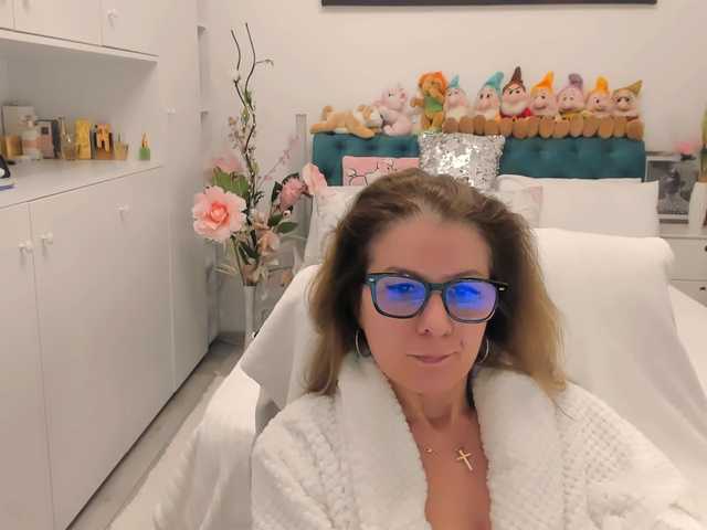 SalomeJade's BongaCams show and profile