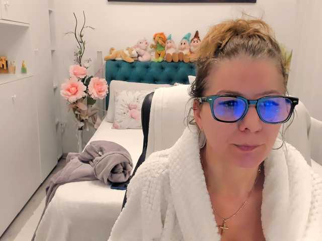 SalomeJade's BongaCams show and profile