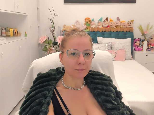 SalomeJade's BongaCams show and profile