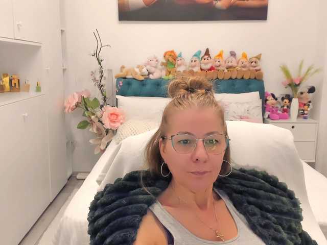 SalomeJade's BongaCams show and profile