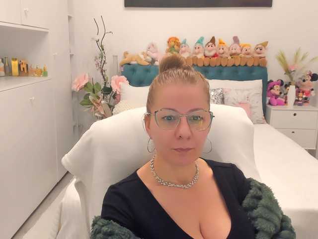 SalomeJade's BongaCams show and profile