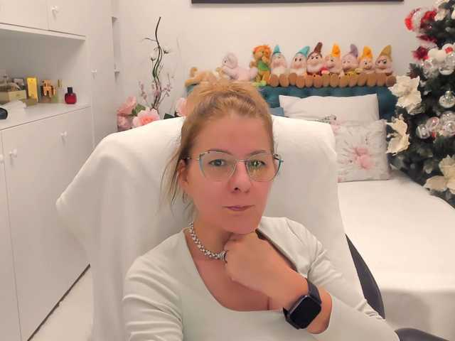 SalomeJade's BongaCams show and profile