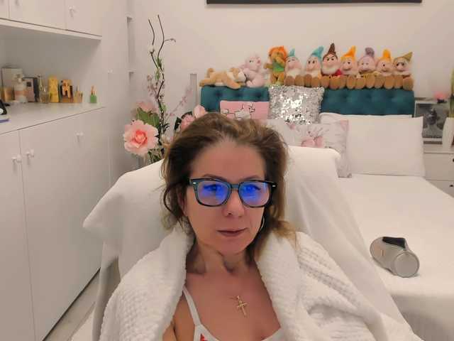 SalomeJade's BongaCams show and profile