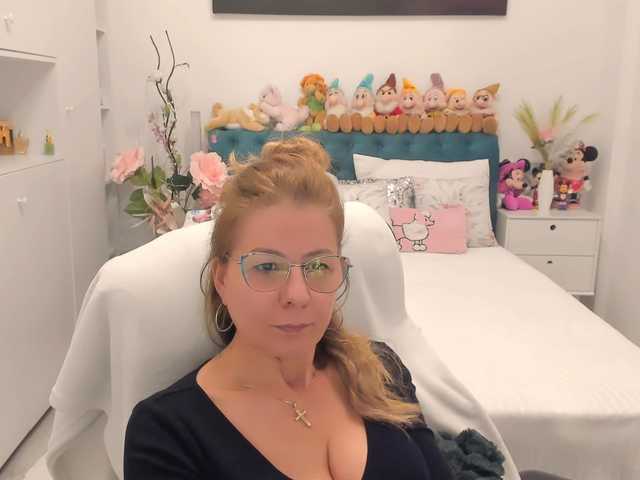 SalomeJade's BongaCams show and profile