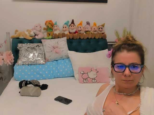 SalomeJade's BongaCams show and profile