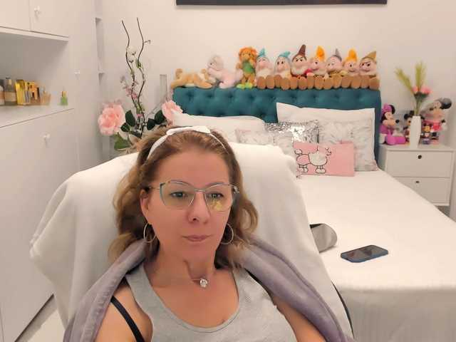 SalomeJade's BongaCams show and profile