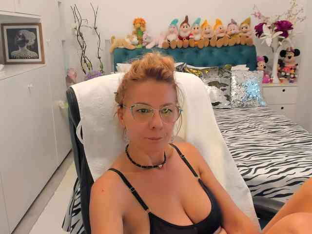 SalomeJade webcam