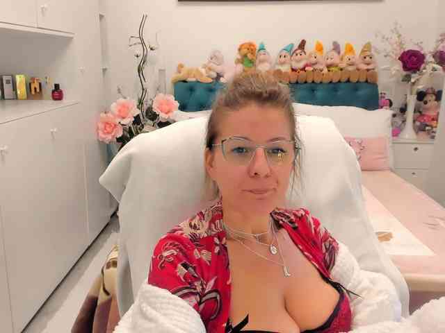 SalomeJade webcam