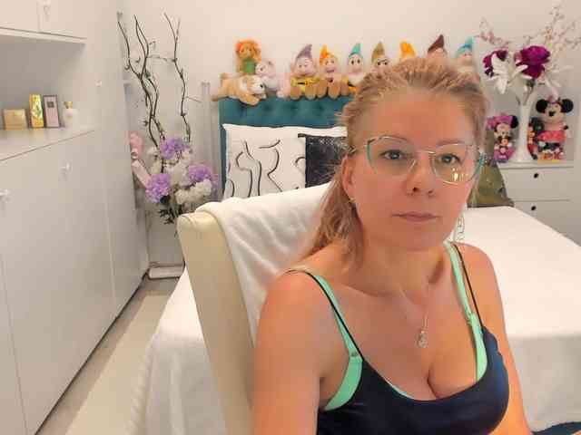 SalomeJade webcam